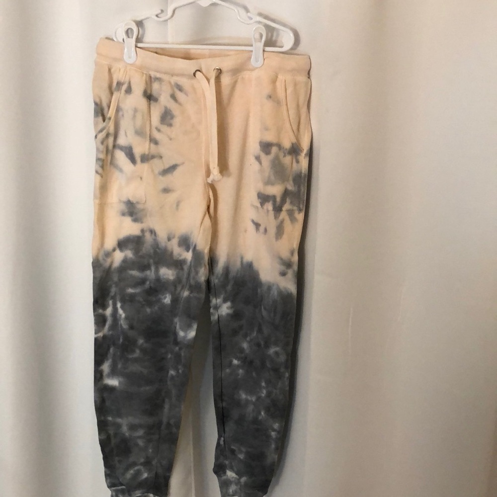 Never been worn! Women’s tie dye joggers.